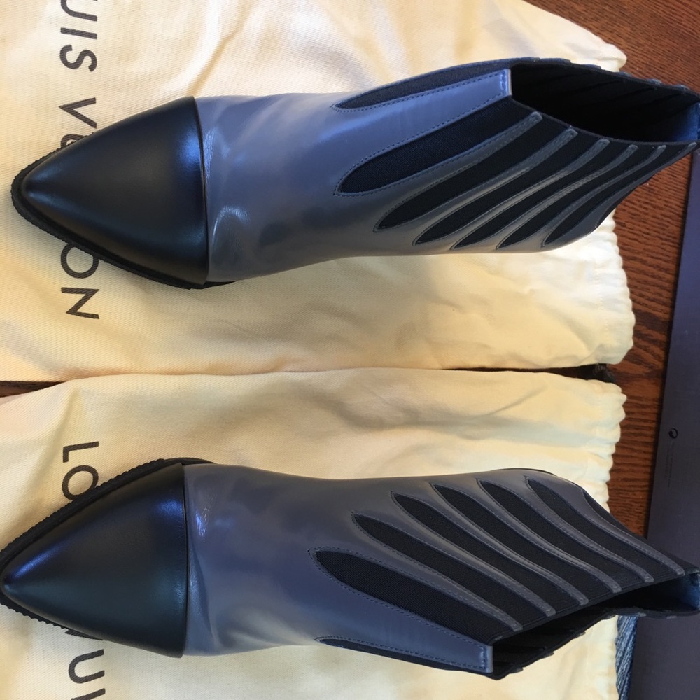 Louis Vuitton black and gray leather booties Sz 38